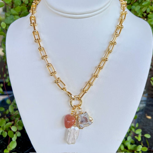 GEMSTONE PENDANTS + GOLD CHAIN (PEARL II)